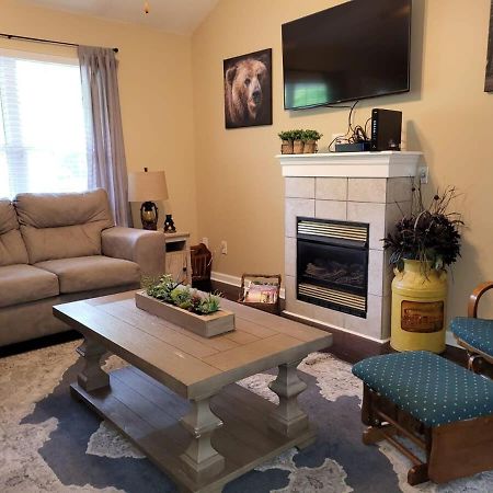 Cozy Pigeon Forge Home W Hot Tub Near River エクステリア 写真