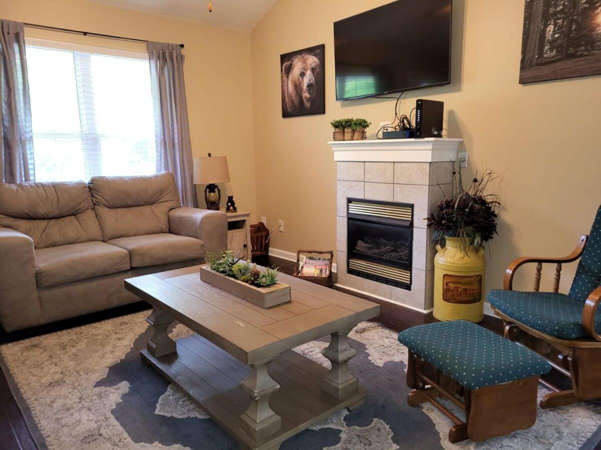 Cozy Pigeon Forge Home W Hot Tub Near River エクステリア 写真